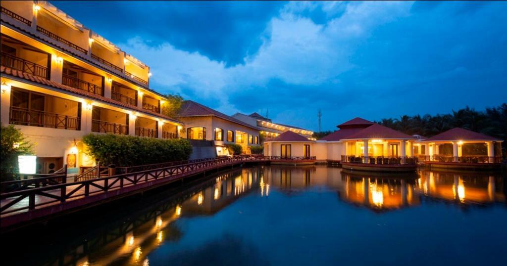 Ocean Spray Hotel Kālapettai Exterior foto