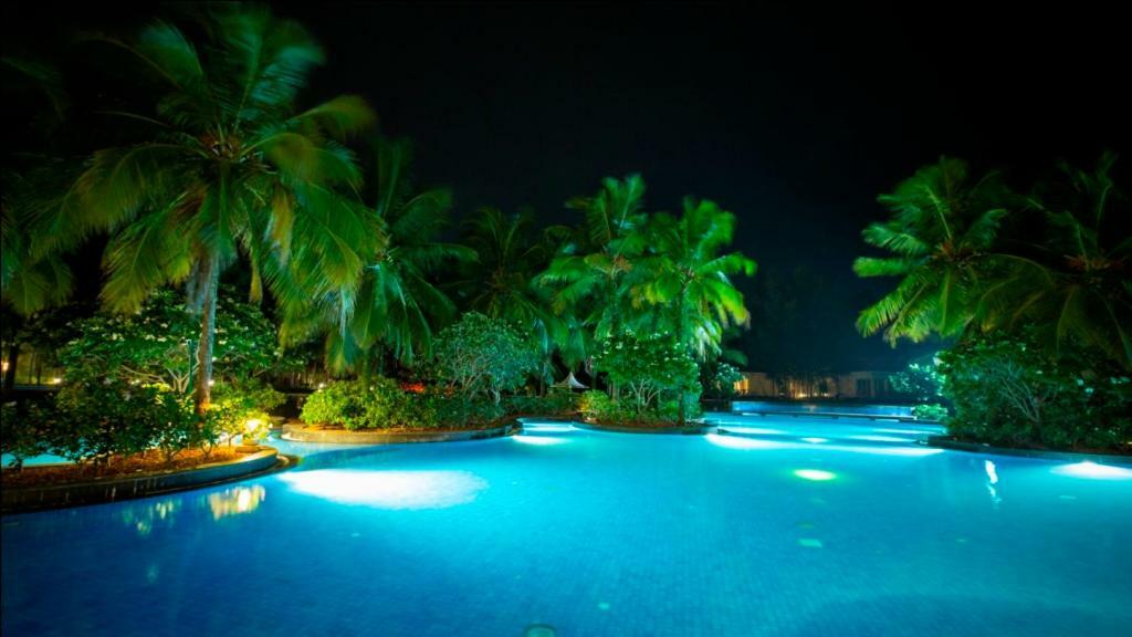 Ocean Spray Hotel Kālapettai Exterior foto