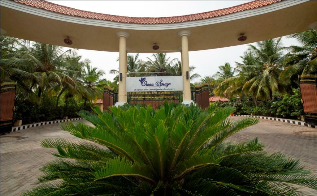 Ocean Spray Hotel Kālapettai Exterior foto