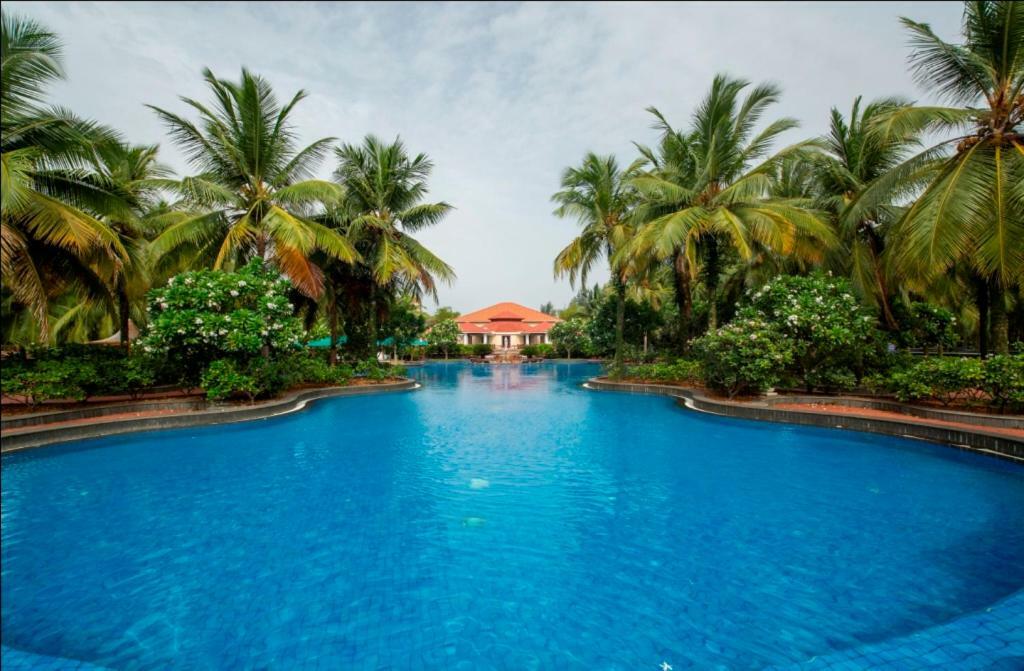 Ocean Spray Hotel Kālapettai Exterior foto